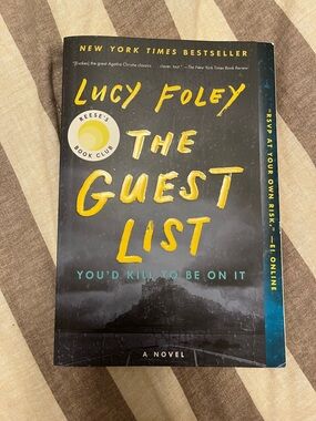 Lucy Foley - The Guest List (Yellow & Black Cover)